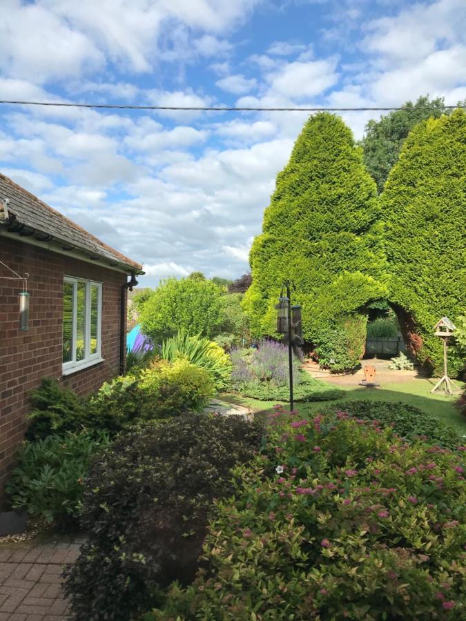 Entire Guest House, In Pewsey Vale, Wiltshire Manningford Abbots Екстериор снимка